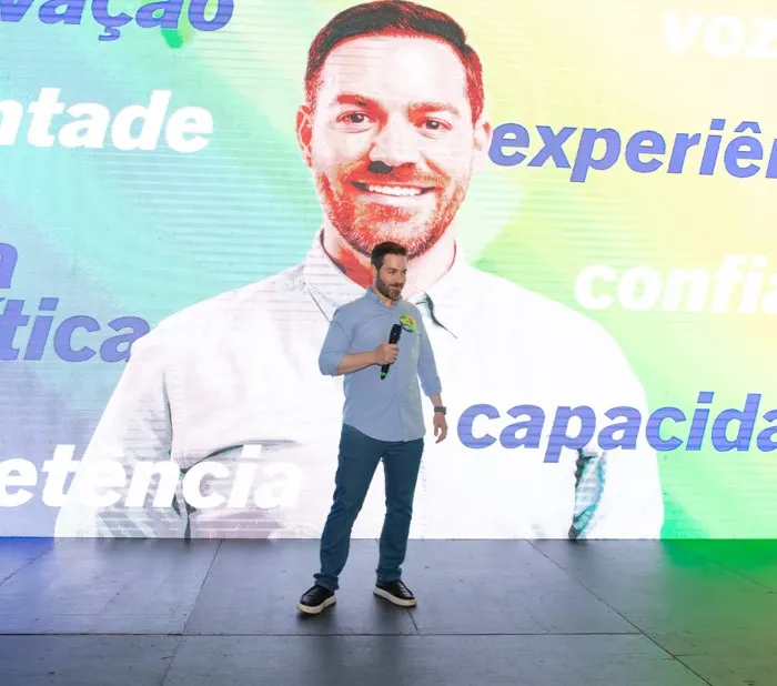 Eleições 2024: Renzo lança pré-candidatura a prefeito de Colatina em evento com centenas de pessoas.