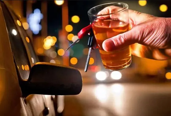 Após ingerir bebida alcoólica, estrangeiro é impedido de dirigir em Colatina.