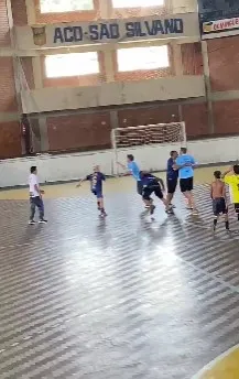 VÍDEO: Árbitro é agredido covardemente por pais de garotos que disputavam competição no Ginásio da ACD.