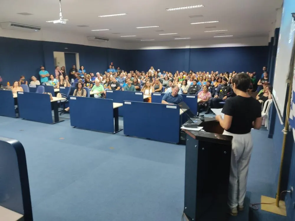 Audiência Pública discute obrigatoriedade de profissionais para acompanhar alunos portadores de necessidades especiais.